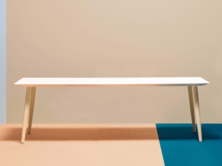[TBA-CFP_BI-Size-Stain colours-TBA] Babila wood - vergadertafel - wit blad (Nog te bepalen, Nog te bepalen)