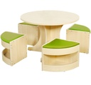 Tafel met 4 zitkrukjes